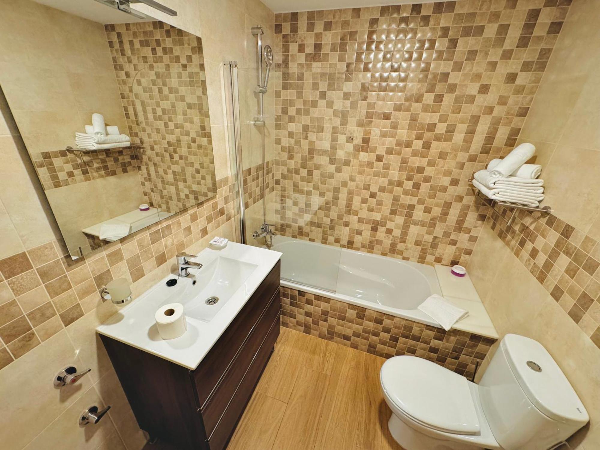 Pueblo Evita Premium Suites Benalmadena Exterior photo
