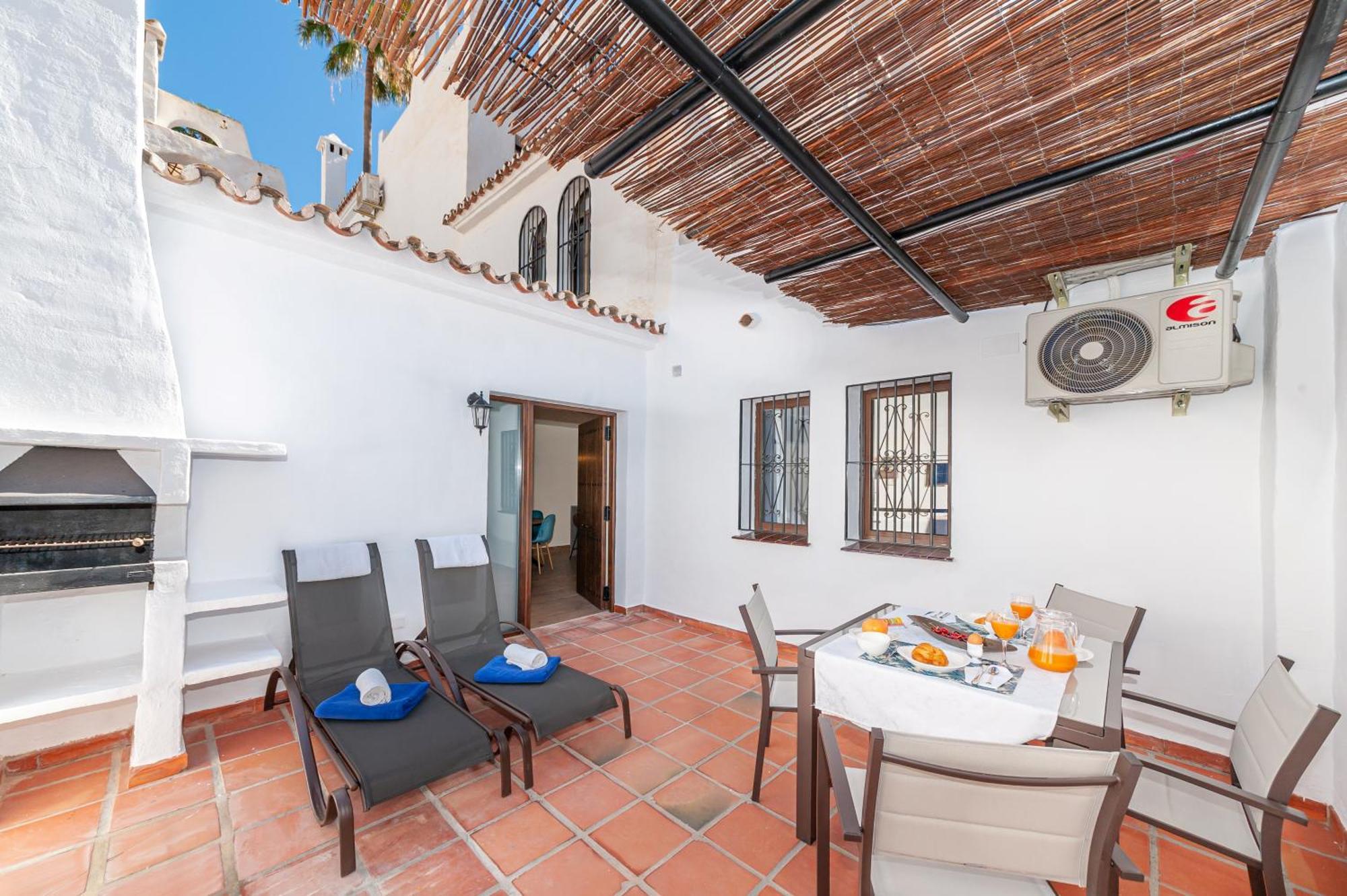 Pueblo Evita Premium Suites Benalmadena Exterior photo