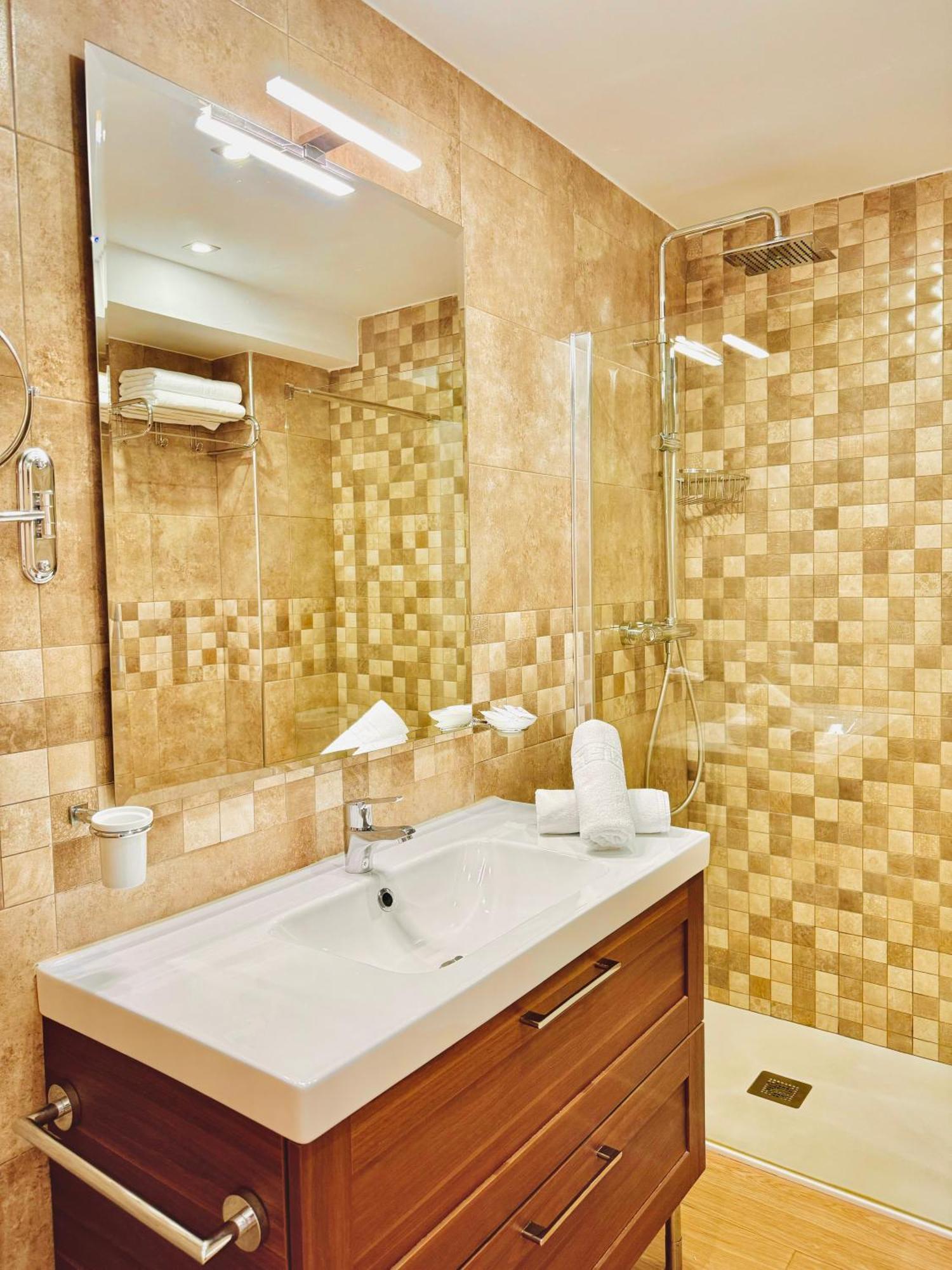 Pueblo Evita Premium Suites Benalmadena Exterior photo