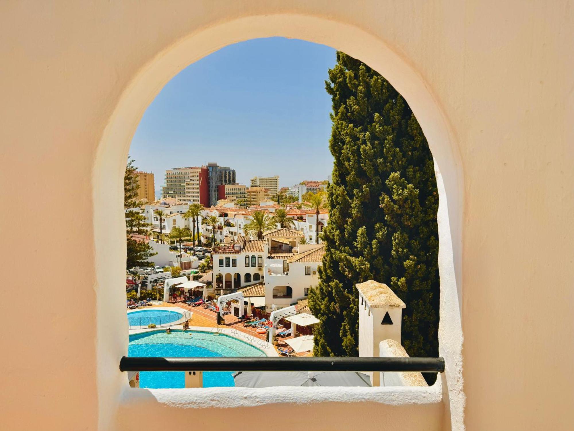 Pueblo Evita Premium Suites Benalmadena Exterior photo