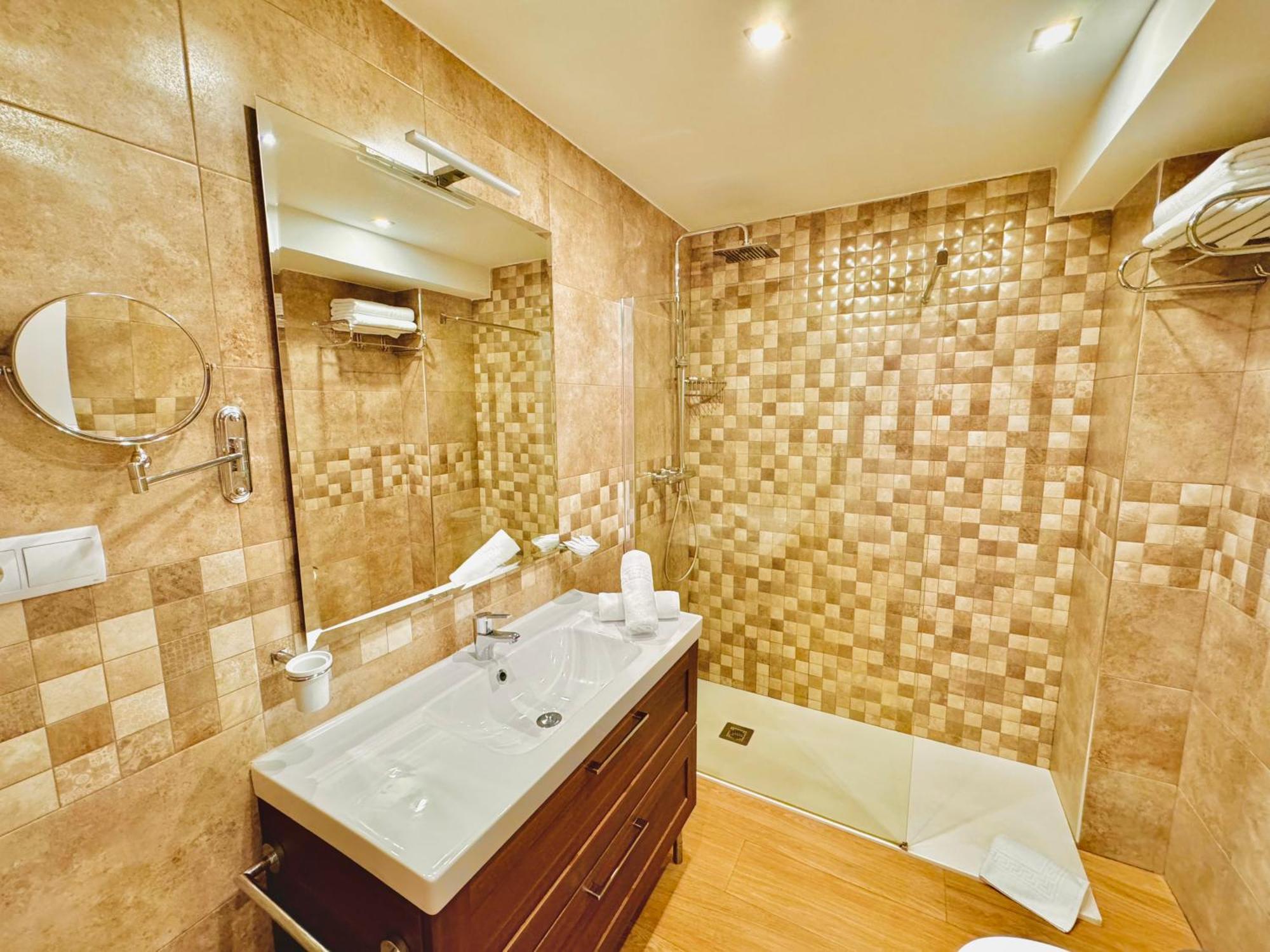 Pueblo Evita Premium Suites Benalmadena Exterior photo