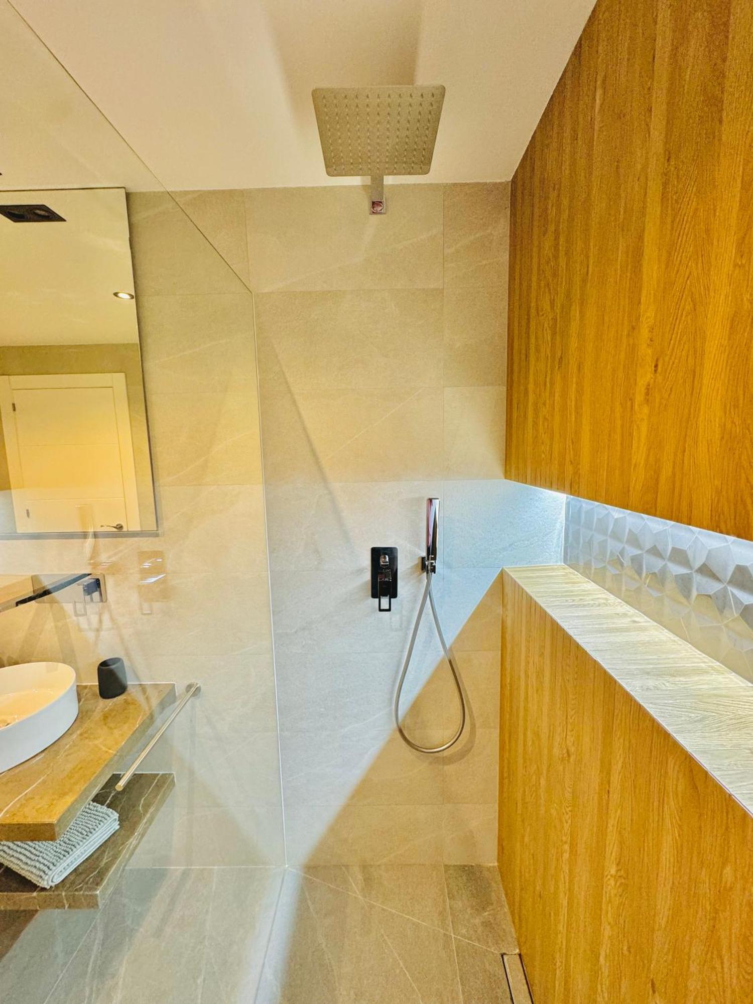 Pueblo Evita Premium Suites Benalmadena Exterior photo